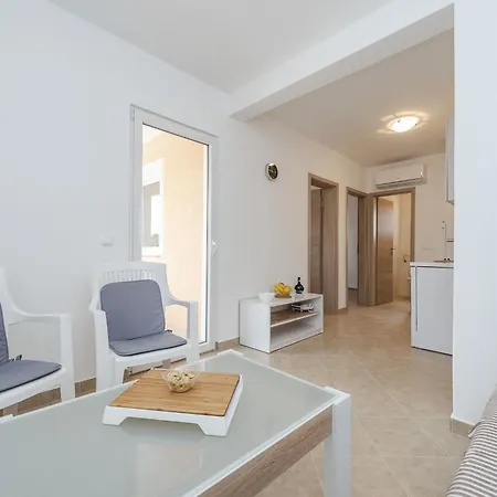 Simic 4 By Interhome *