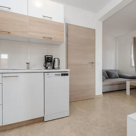 Simic 4 By Interhome *