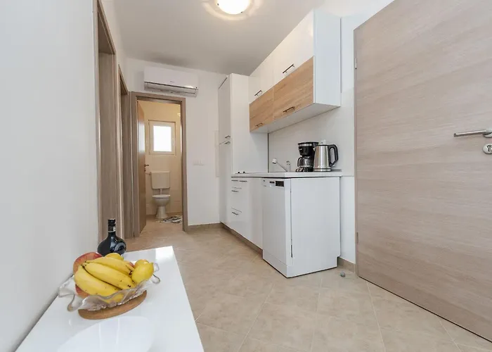 Simic 4 By Interhome Apartman Vir